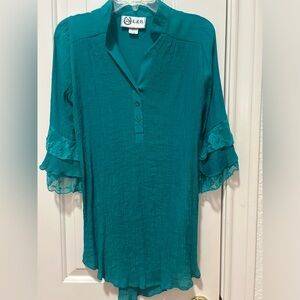 Ladies teal/turquoise blouse, size small.
